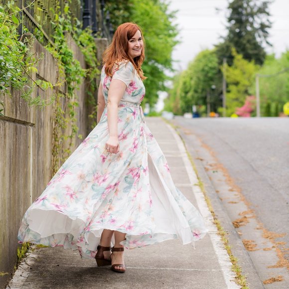 ⬇️ Yumi Kim Calypso White Floral Maxi Dress Size Medium - Picture 13 of 17